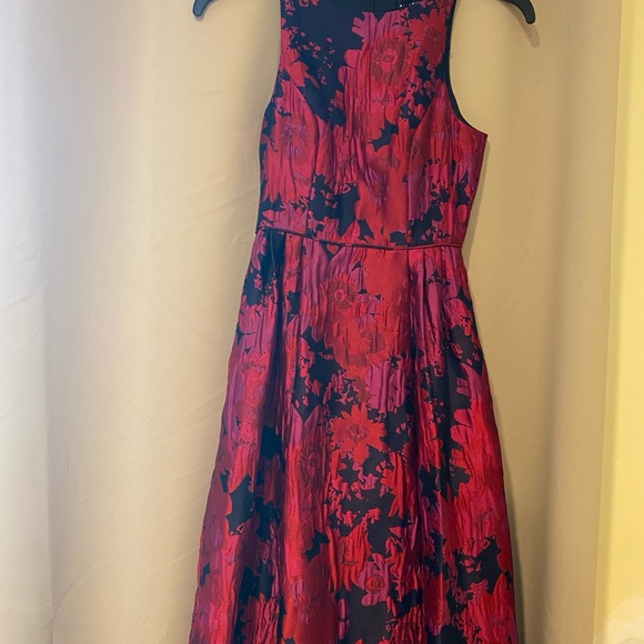 Aidan Mattox
Crewneck Sleeveless Brocade A-Line Gown with Pockets - Picture 3 of 4
